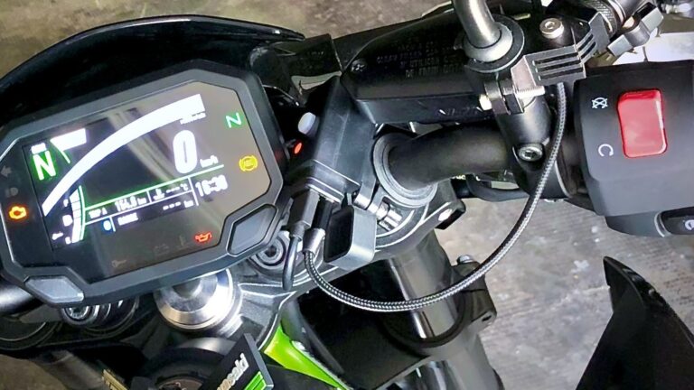 240607 masquage prises usb kawasaki z900 00